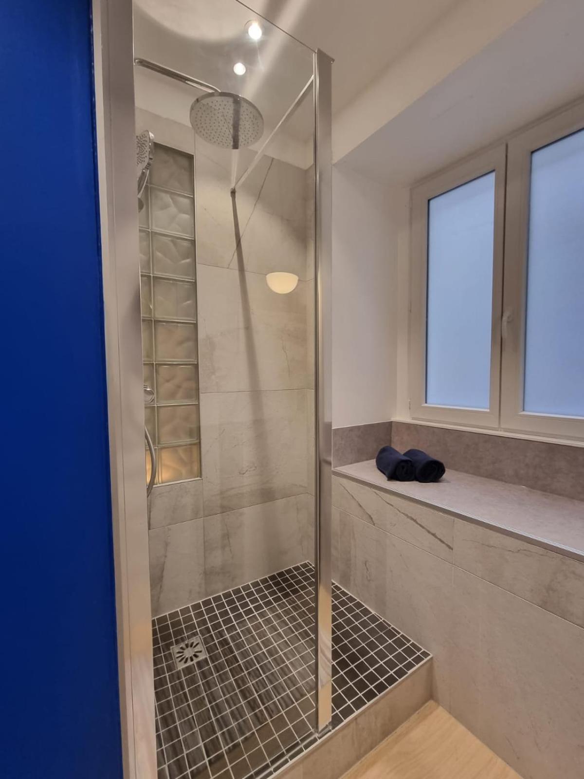 Hyper Centre Apartment
